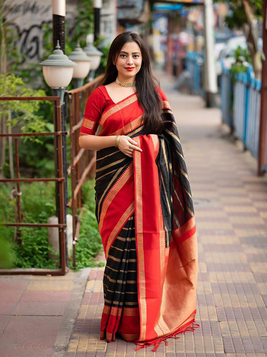 

BerMondsey Striped Woven Design Banarasi Zari Saree, Black