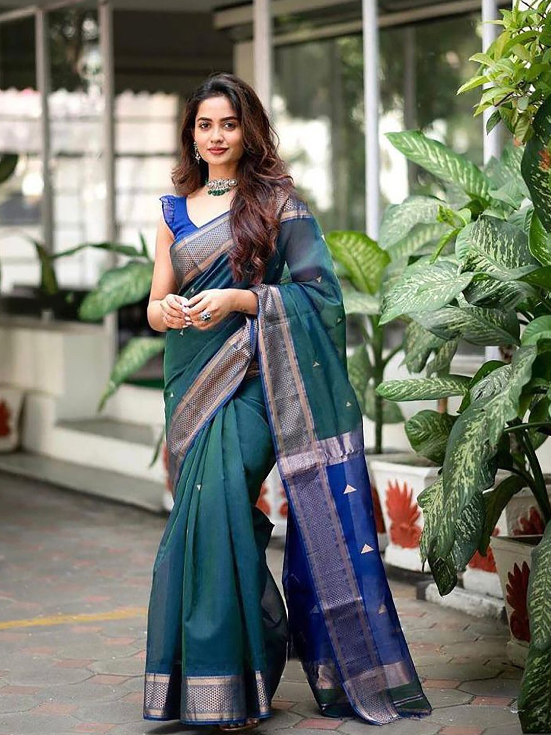 

BerMondsey Geometric Woven Design Zari Banarasi Saree, Blue