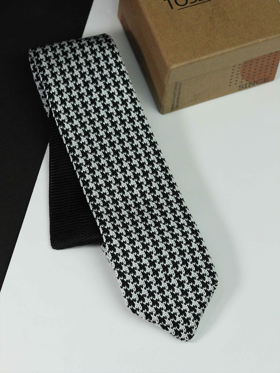 

Tossido Men Woven Design Skinny Tie, Black