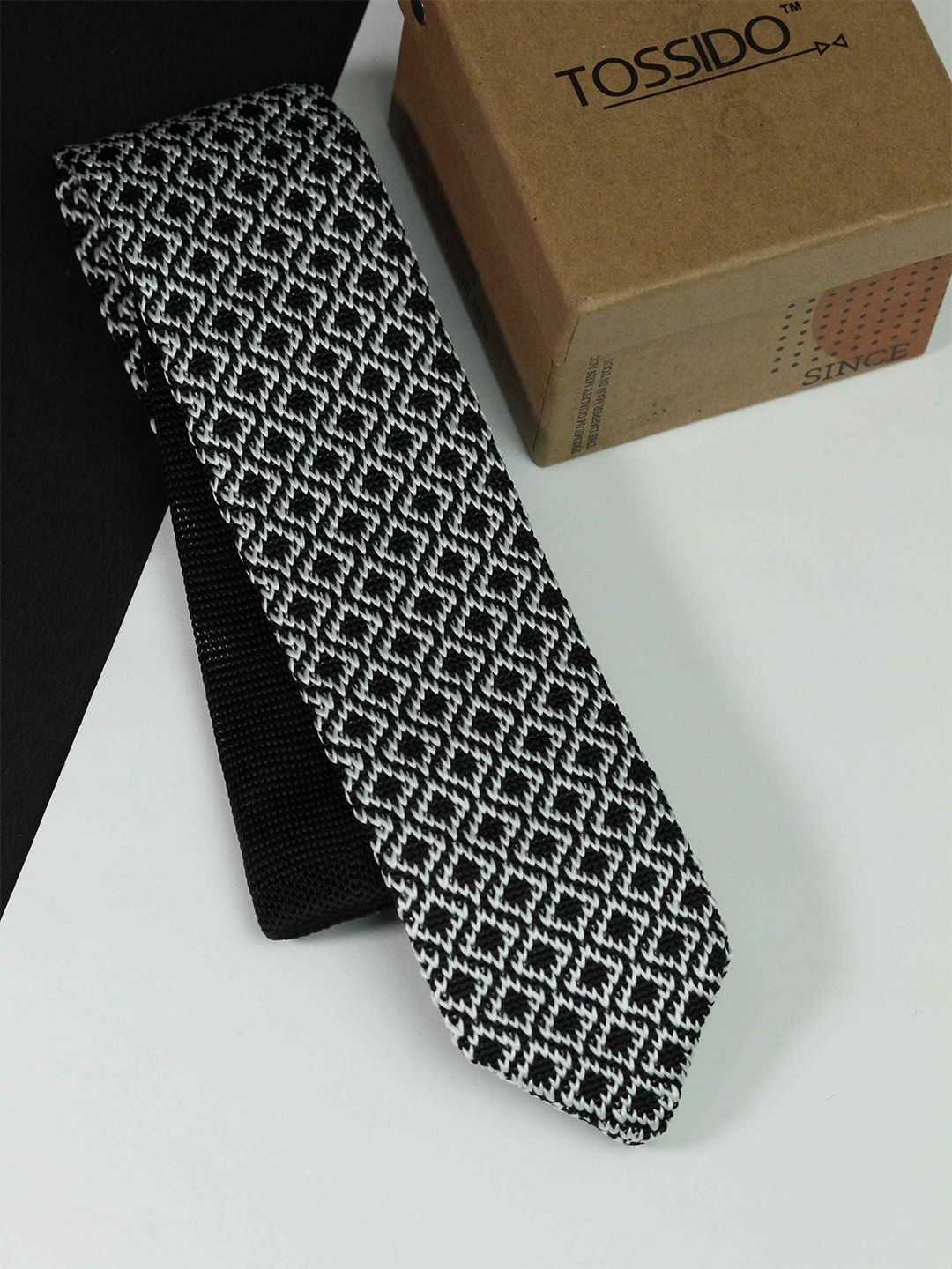 

Tossido Men Woven Design Skinny Tie, Black