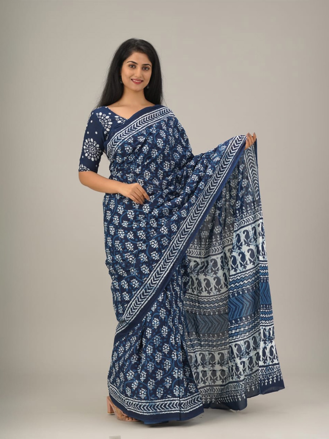 

clothonus Floral Pure Cotton Block Print Saree, Blue