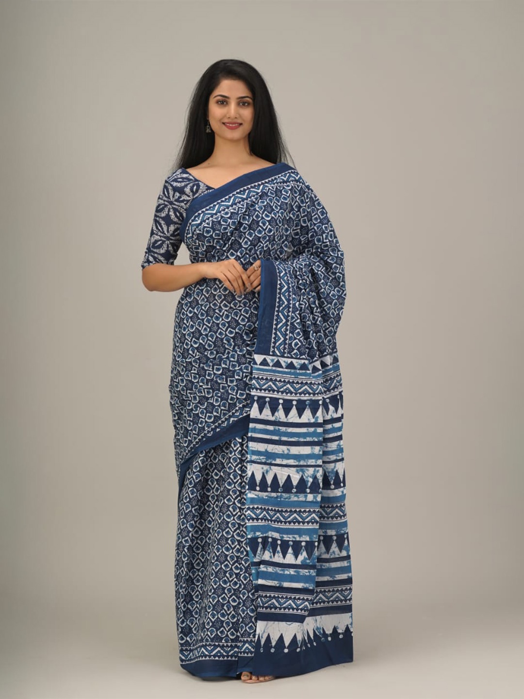 

clothonus Floral Pure Cotton Block Print Saree, Blue