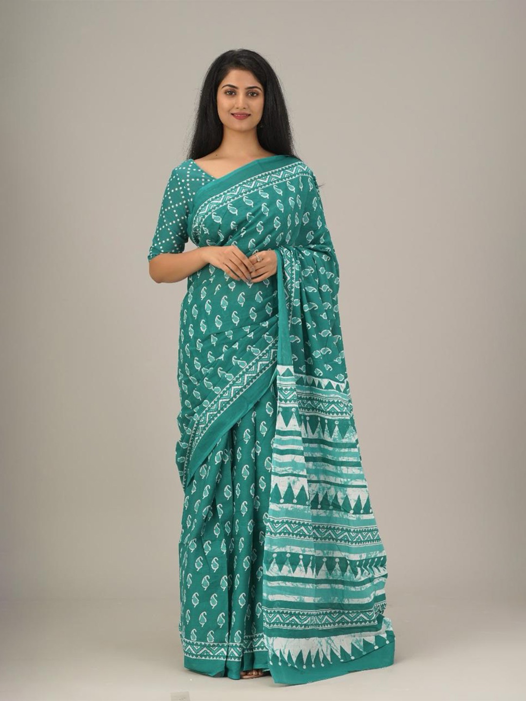 

clothonus Floral Pure Cotton Block Print Saree, Green