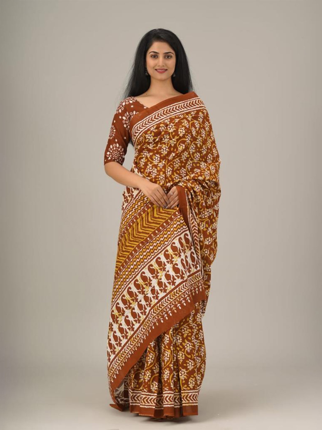 

clothonus Floral Pure Cotton Block Print Saree, Mustard