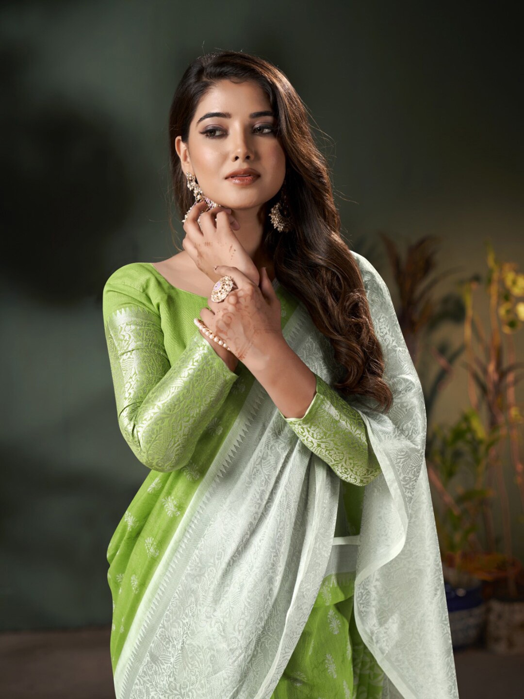 

Mitera Floral Zari Silk Cotton Saree, Green