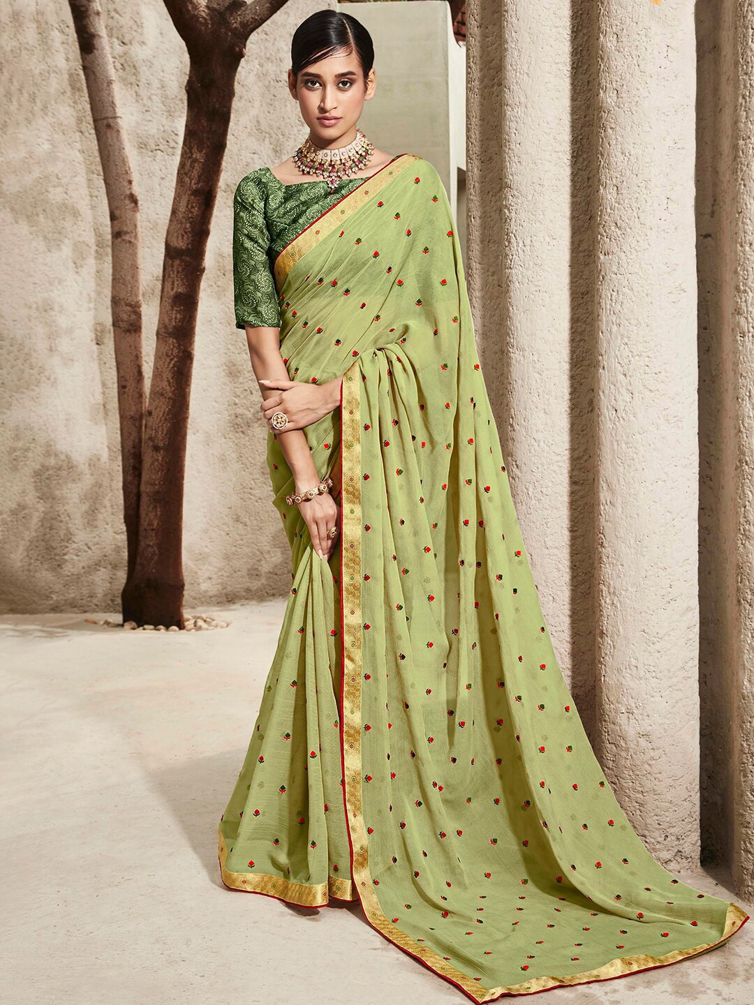 

Mitera Floral Embroidered Pure Chiffon Saree, Green