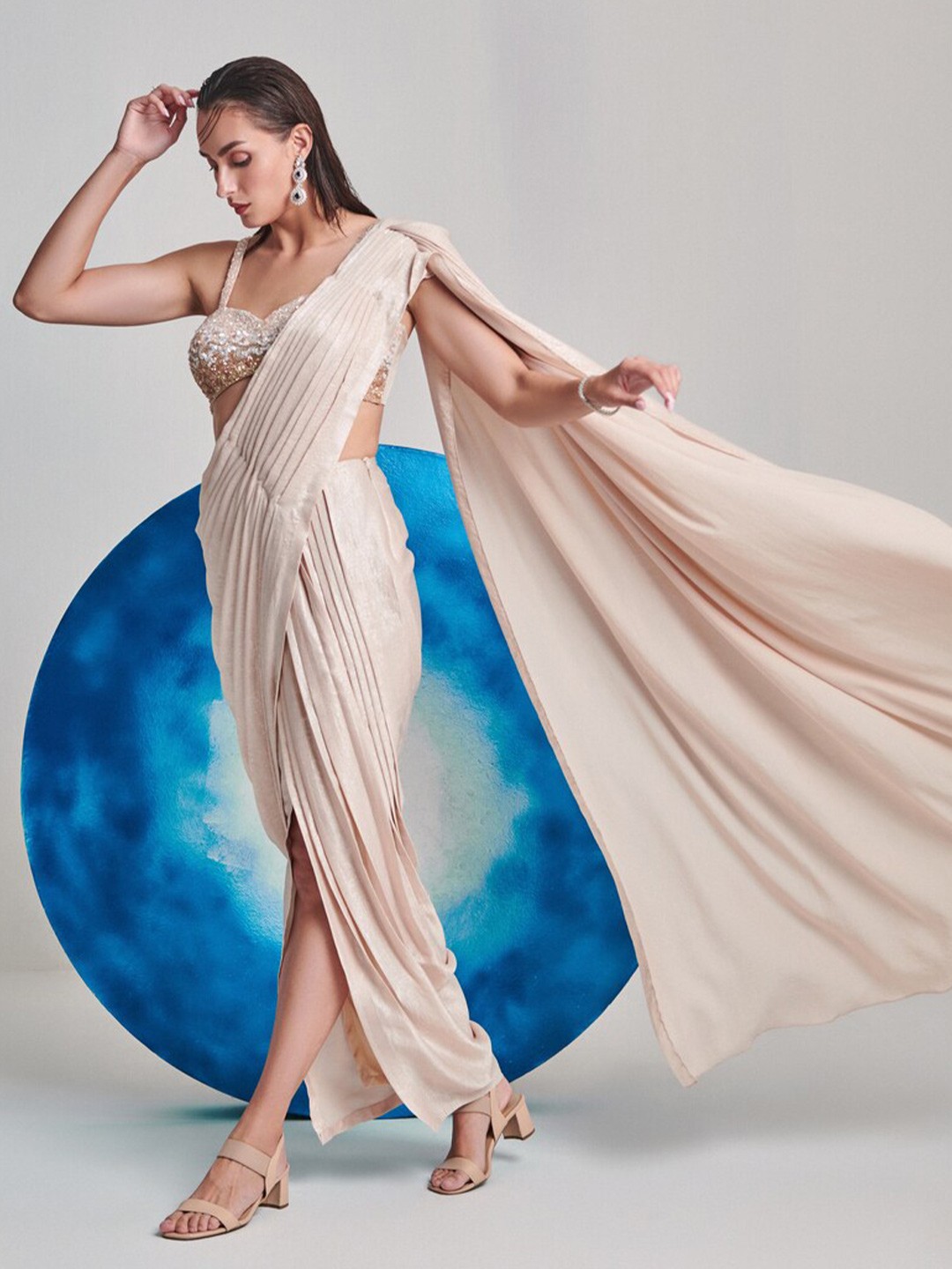

ONE KNOT ONE Embroidered Party Saree, Off white
