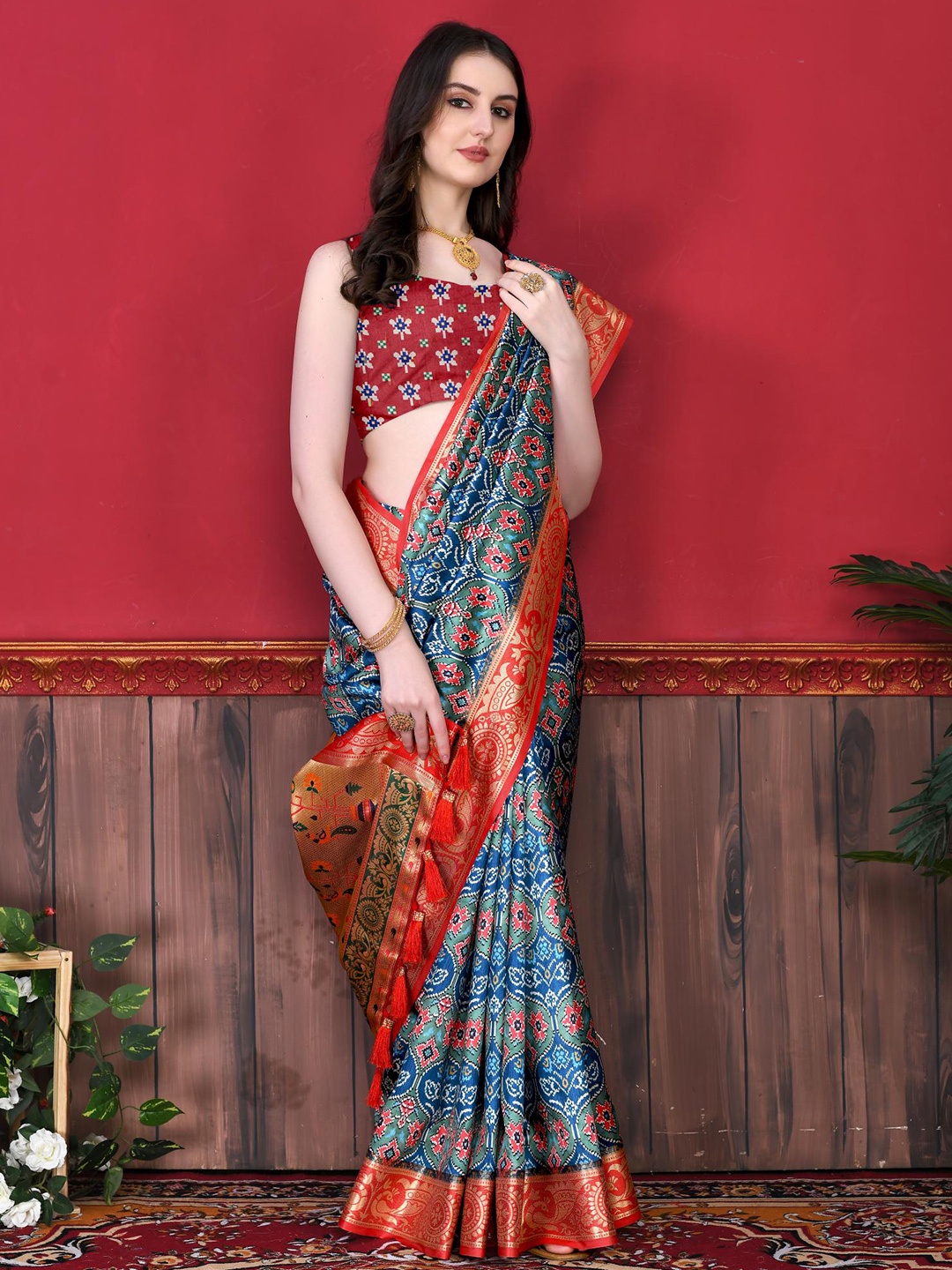 

PATIALAPICKS Woven Design Zari Pure Silk Paithani Saree, Blue
