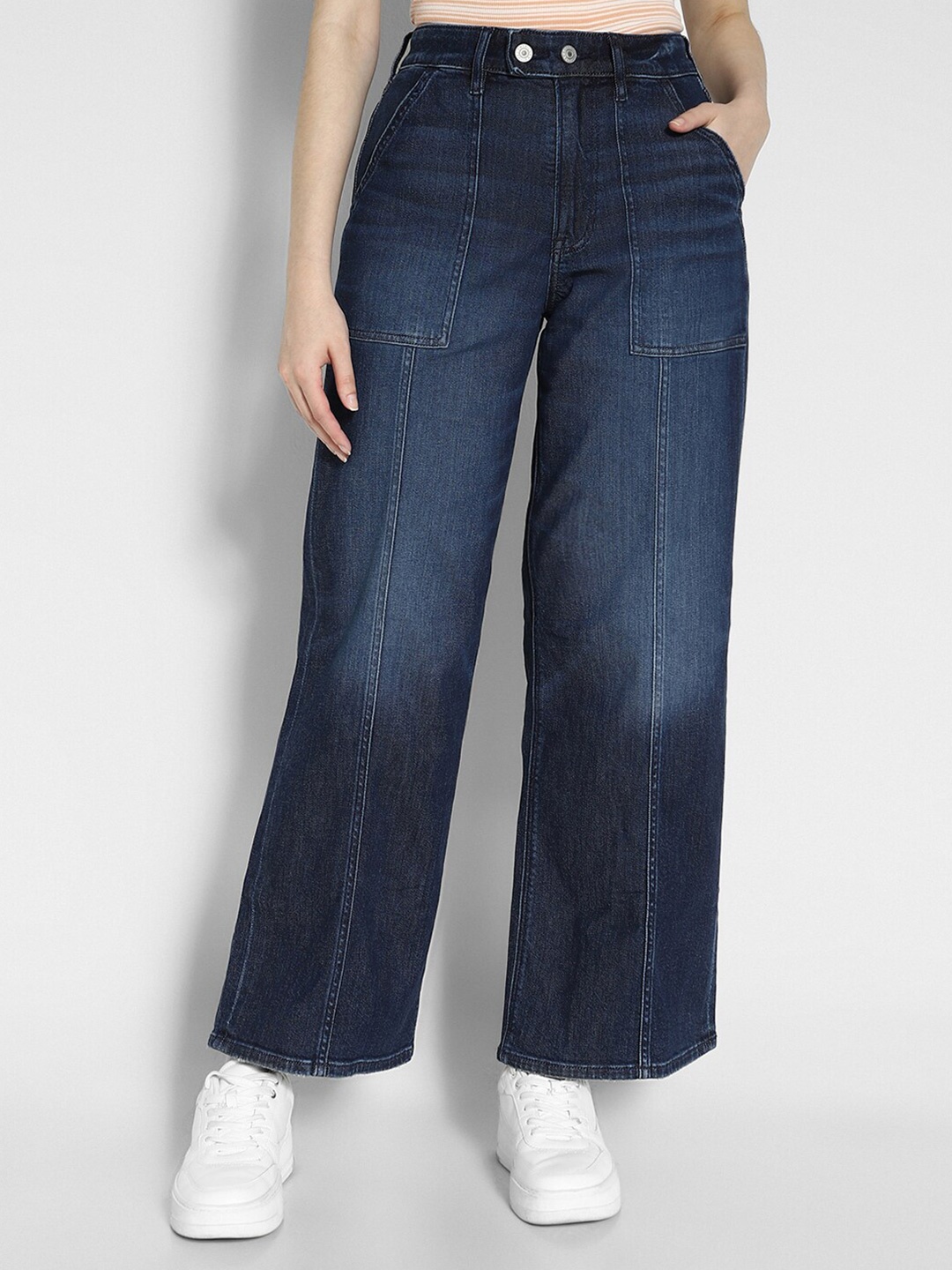 

AMERICAN EAGLE OUTFITTERS Women Light Fade Clean Look Stretchable Jeans, Blue