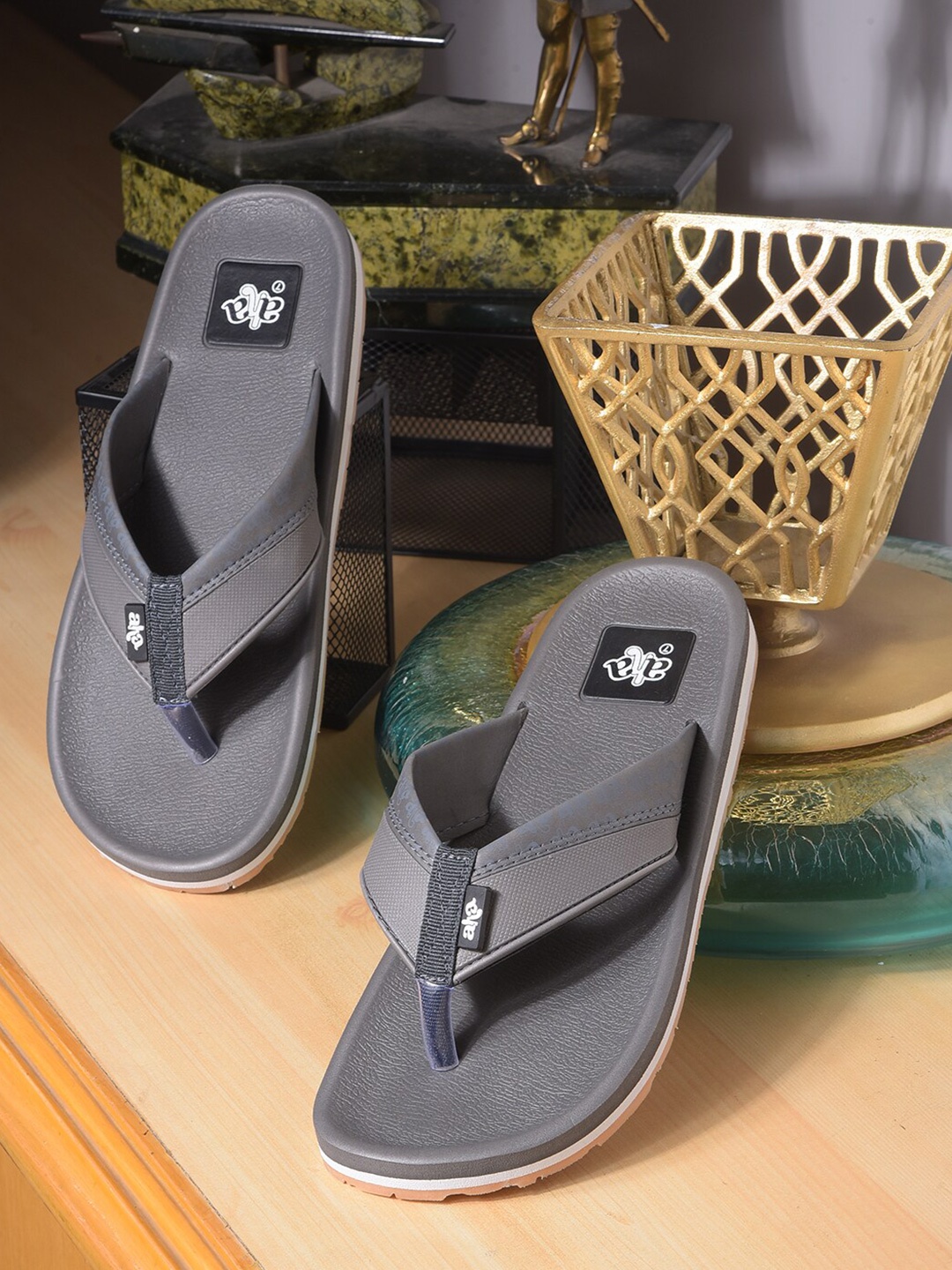 

Liberty Men Thong Flip-Flops, Grey