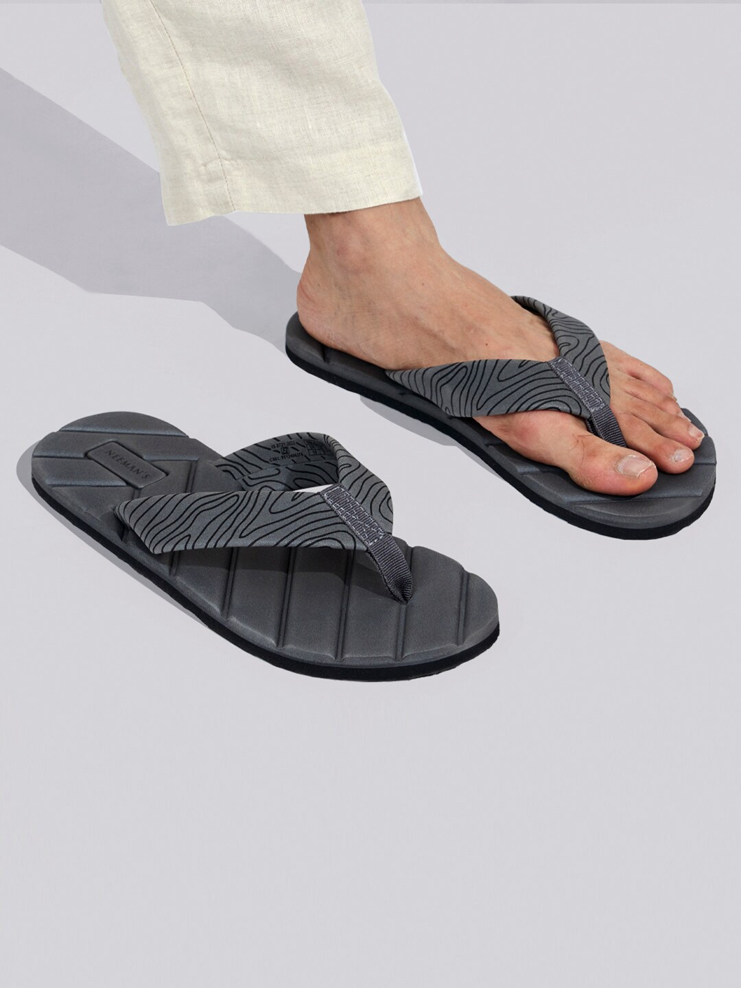 

NEEMANS Men Striped Thong Flip-Flops, Grey