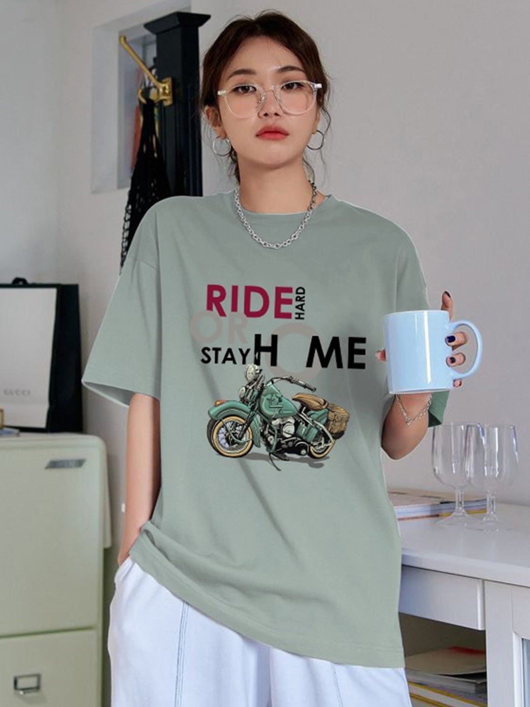 

CHKOKKO Typography Printed Round Neck Drop-Shoulder Sleeves Oversized T-shirt, Green