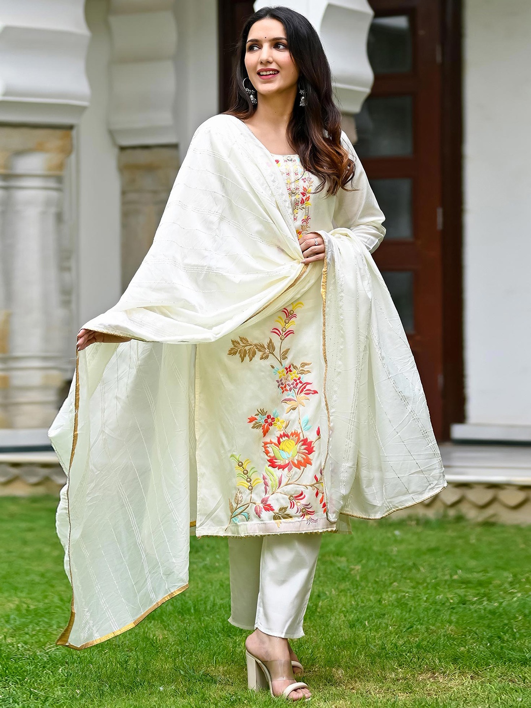 

Peachmode Floral Embroidered Regular Thread Work Straight Kurta With Trousers & Dupatta, White