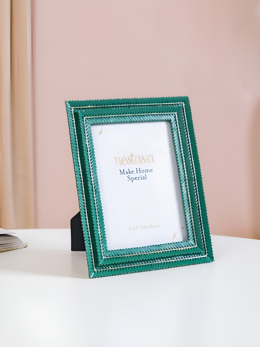 

Nestasia Green & White Acrylic Table Photo Frames