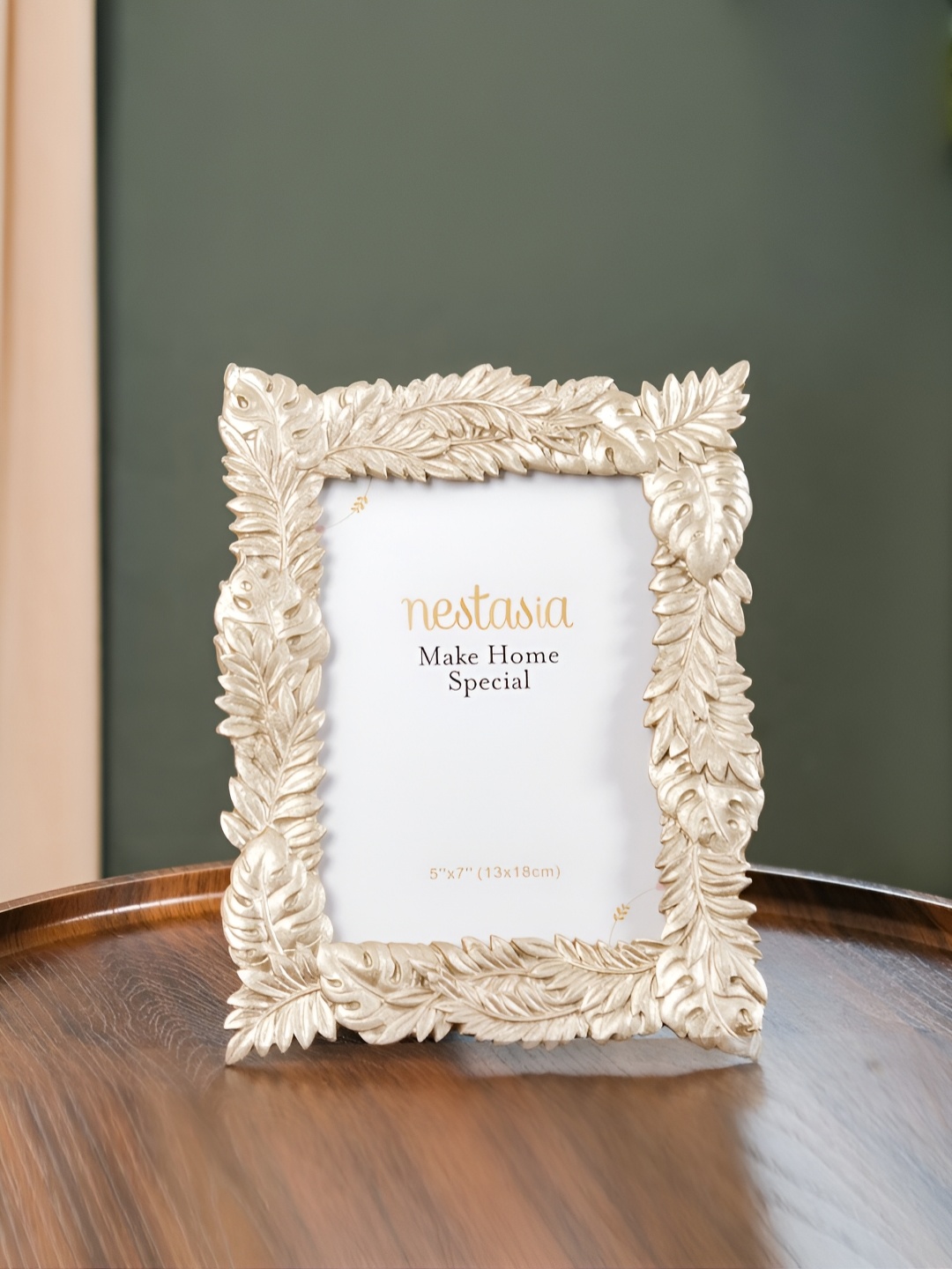 

Nestasia Gold-Toned & White Acrylic Table Photo Frames