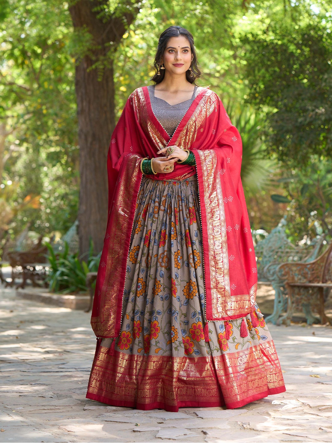 

LOOKNBOOK ART Printed Foil Print Semi-Stitched Lehenga & Unstitched Blouse With Dupatta, Grey