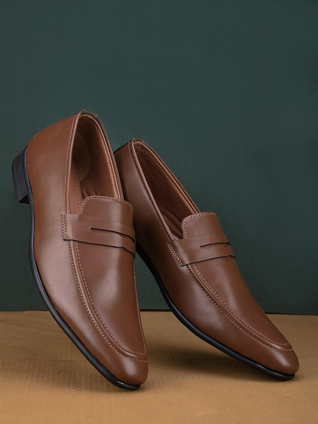

INVICTUS Men Textured Round Toe Formal Loafers, Tan
