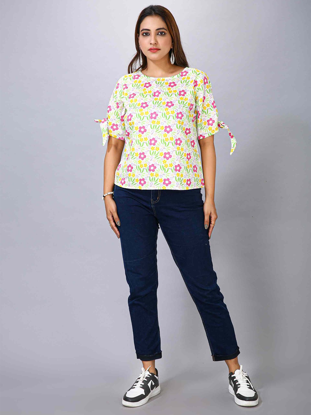 

MAIYEE Floral Printed Round Neck Short Sleeves Top, White