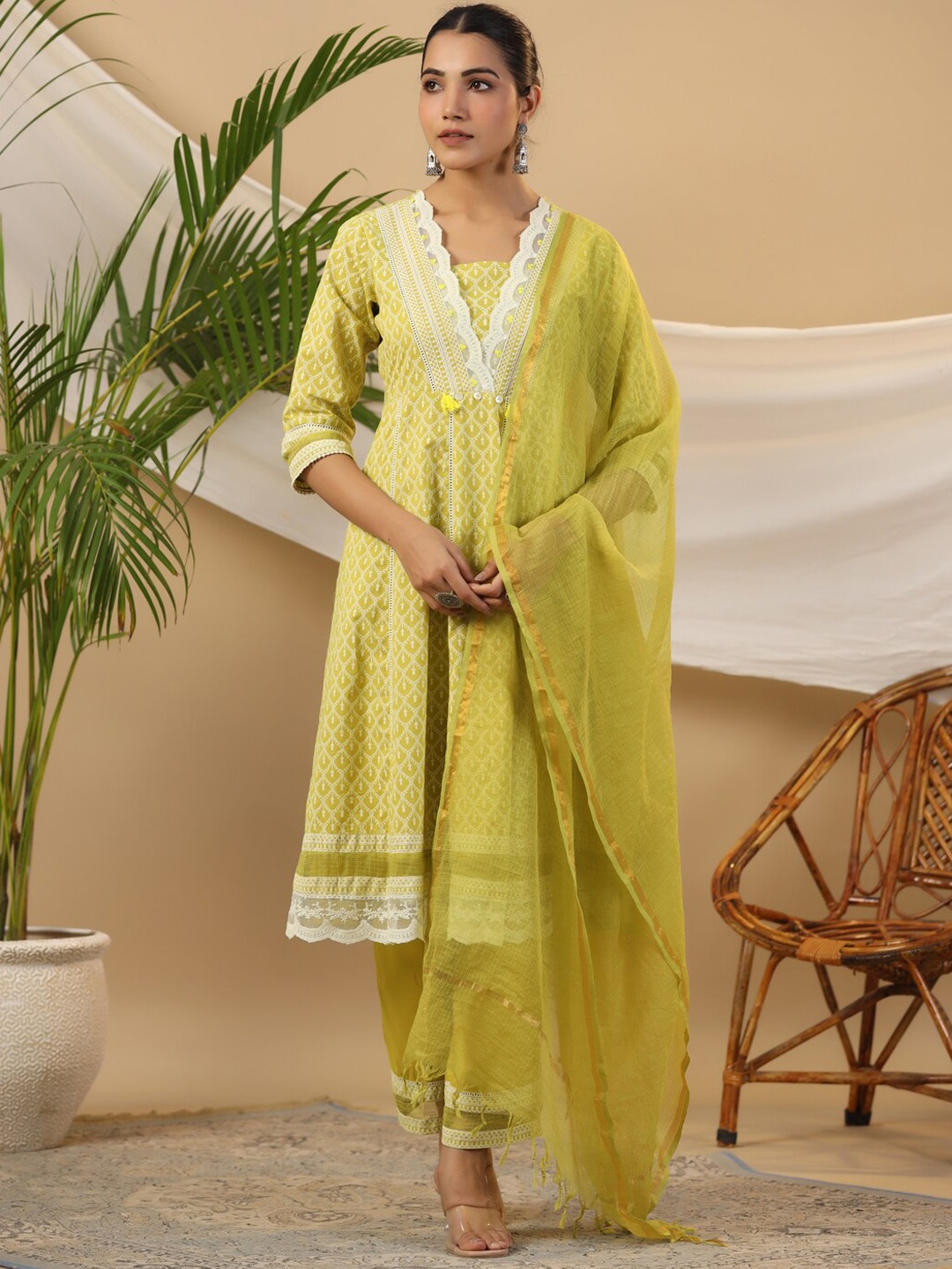 

Juniper Ethnic Motifs Printed V-Neck Regular Gotta Patti Kurta Set With Dupatta, Lime green