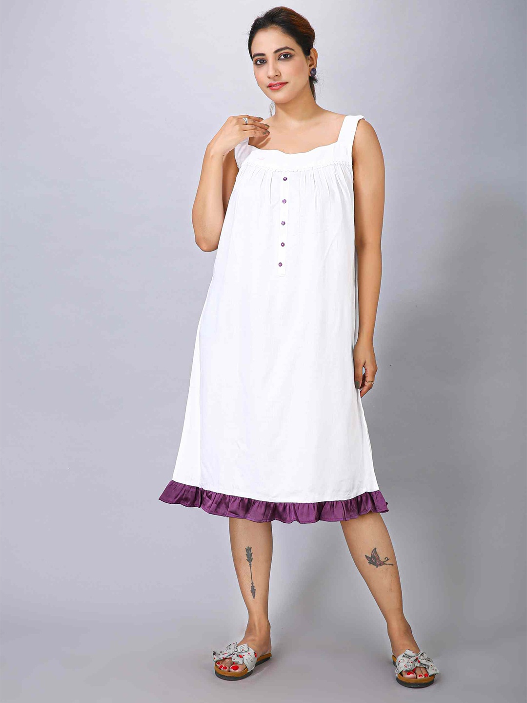 

MAIYEE Square Neck Sleeveless Satin Midi Nightdress, White