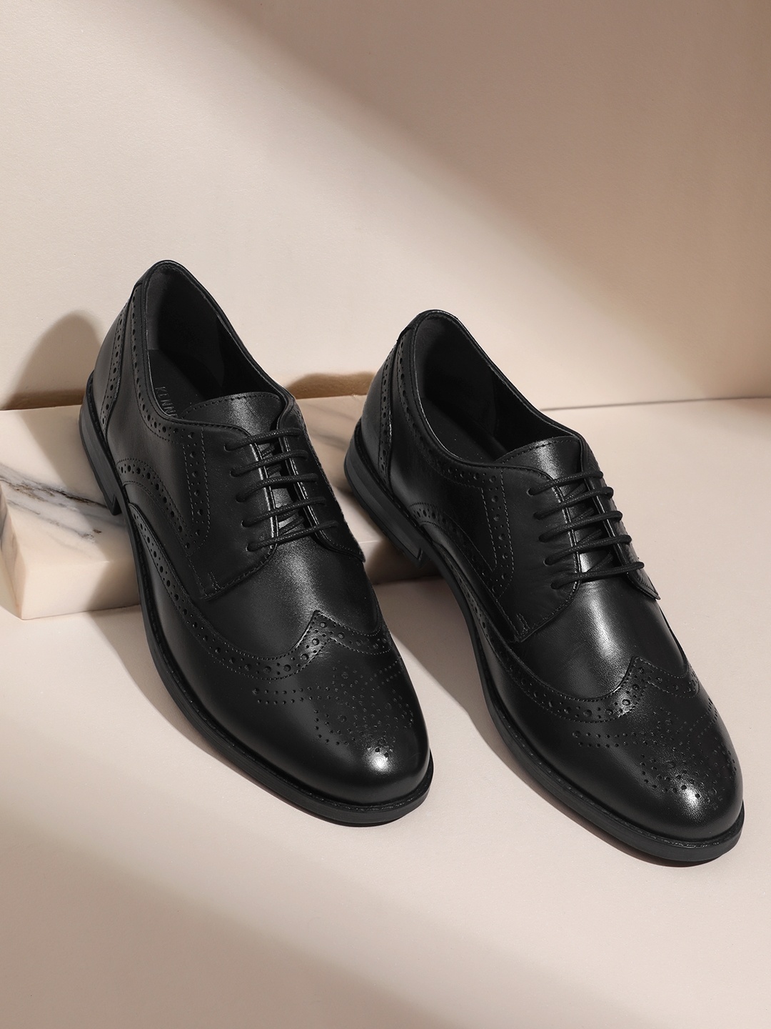 

Kenneth Cole Men Solid Leather Formal Brogues, Black