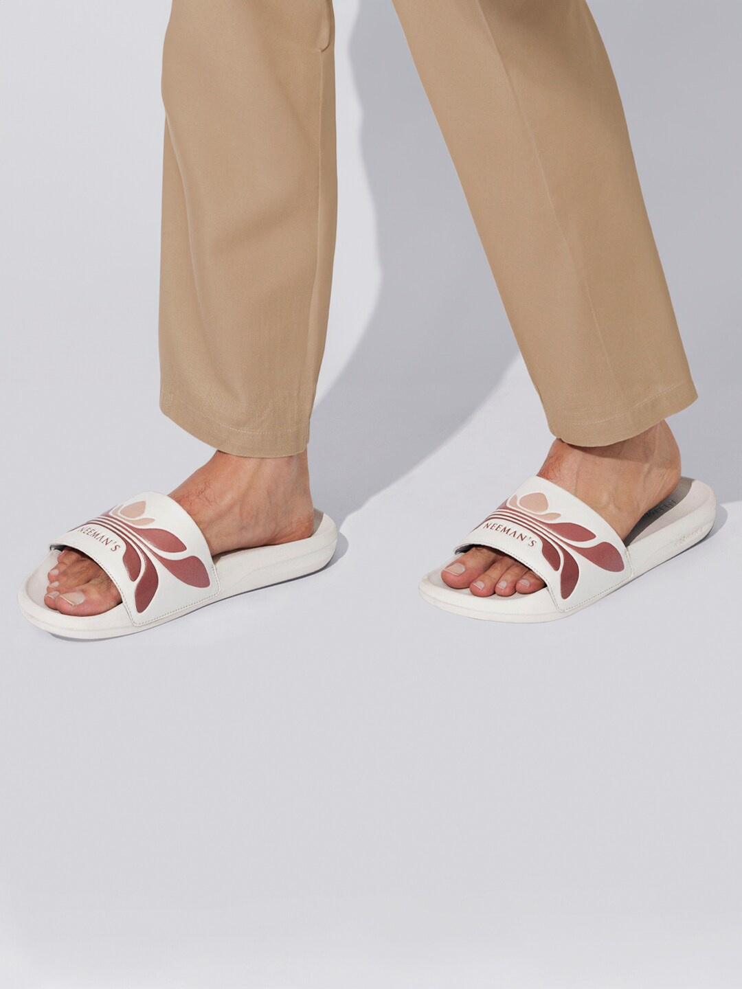 

NEEMANS Men Printed Sliders, Off white