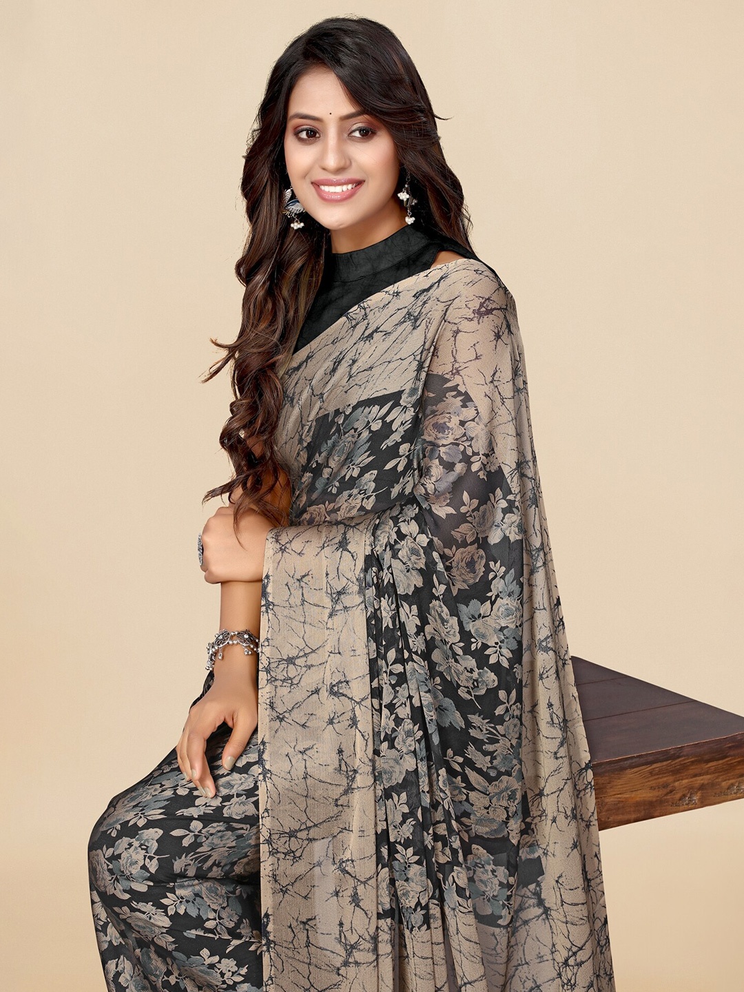 

KALINI Floral Printed Saree, Black