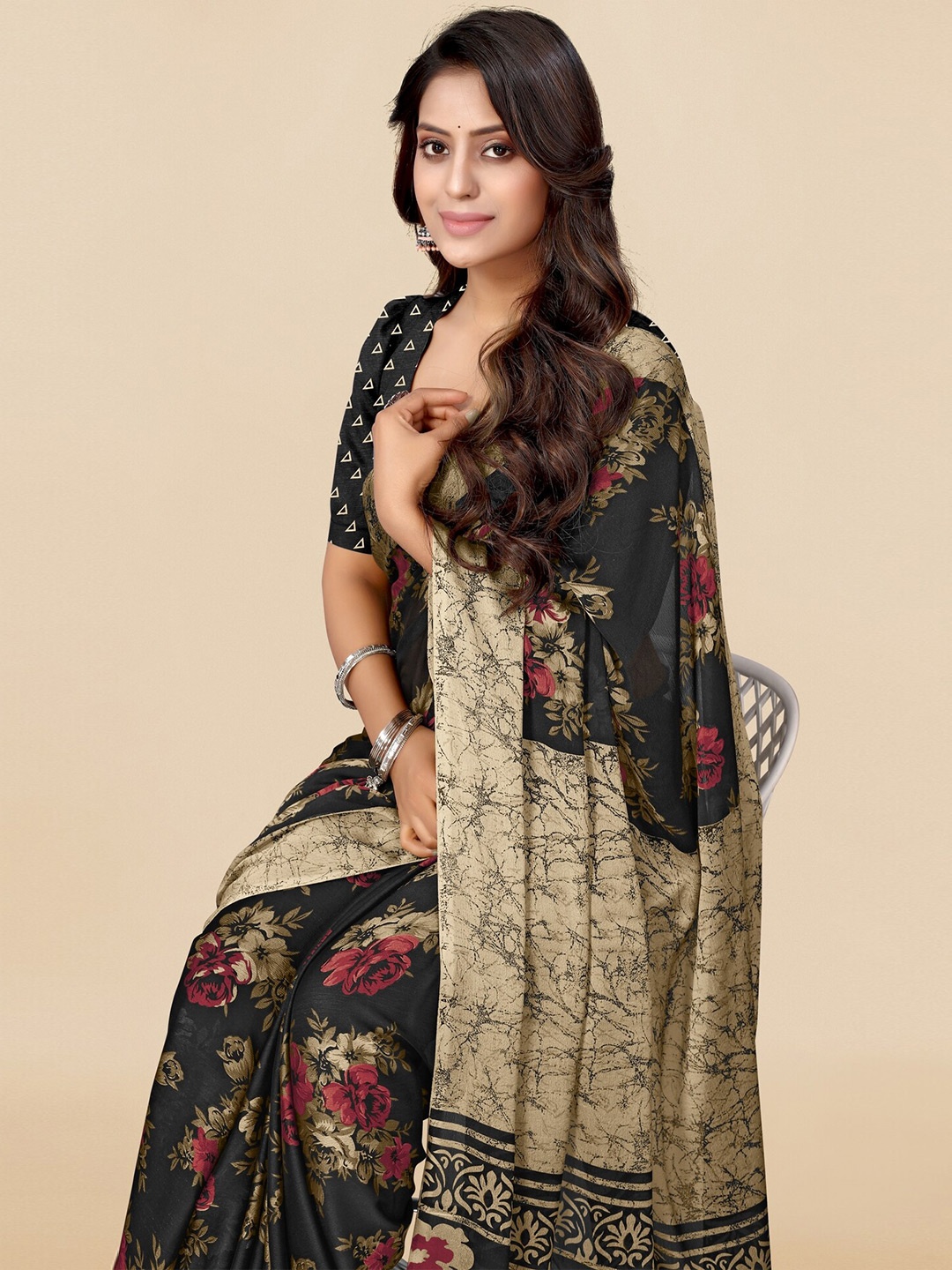 

KALINI Floral Printed Saree, Black