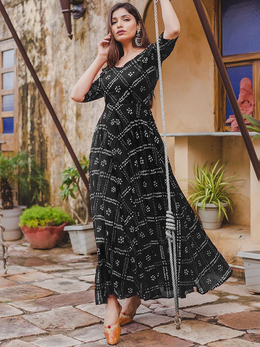 

DKLISHA Bandhani Printed V-Neck Short Sleeves Anarkali Kurta, Black