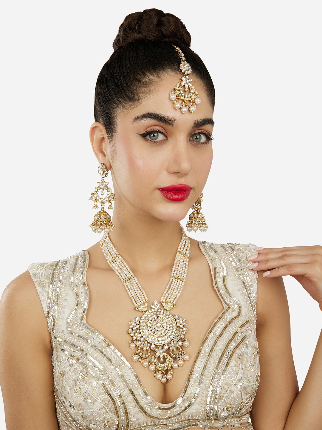 

Zaveri Pearls Gold Plated Kundan Studded & Beaded Jewellery Set