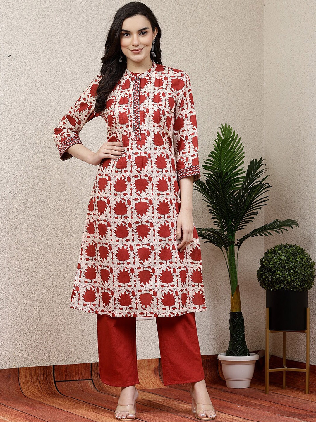 

Nayam By Lakshita Floral Printed Regular Kurta with Palazzos, Fuchsia