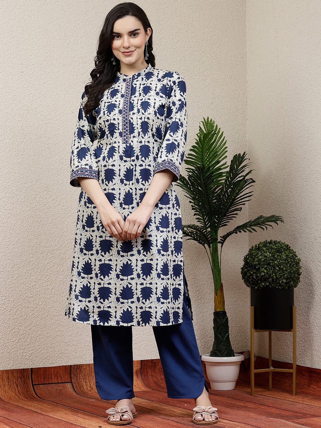 

Nayam By Lakshita Floral Printed Regular Kurta with Palazzos, Navy blue