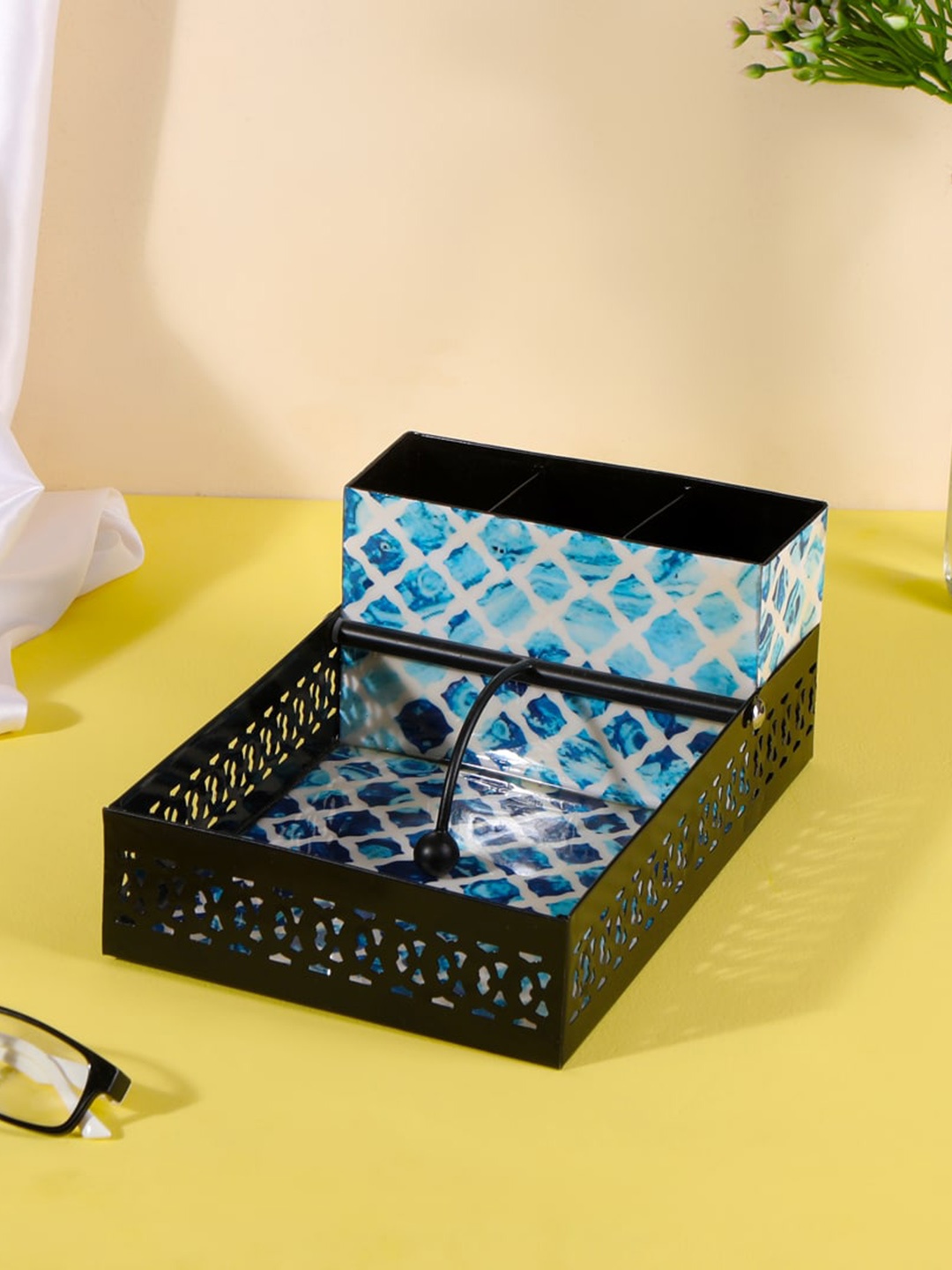

THE HOME CO. Black & Blue Textured Metal Cutlery Tissue Holder