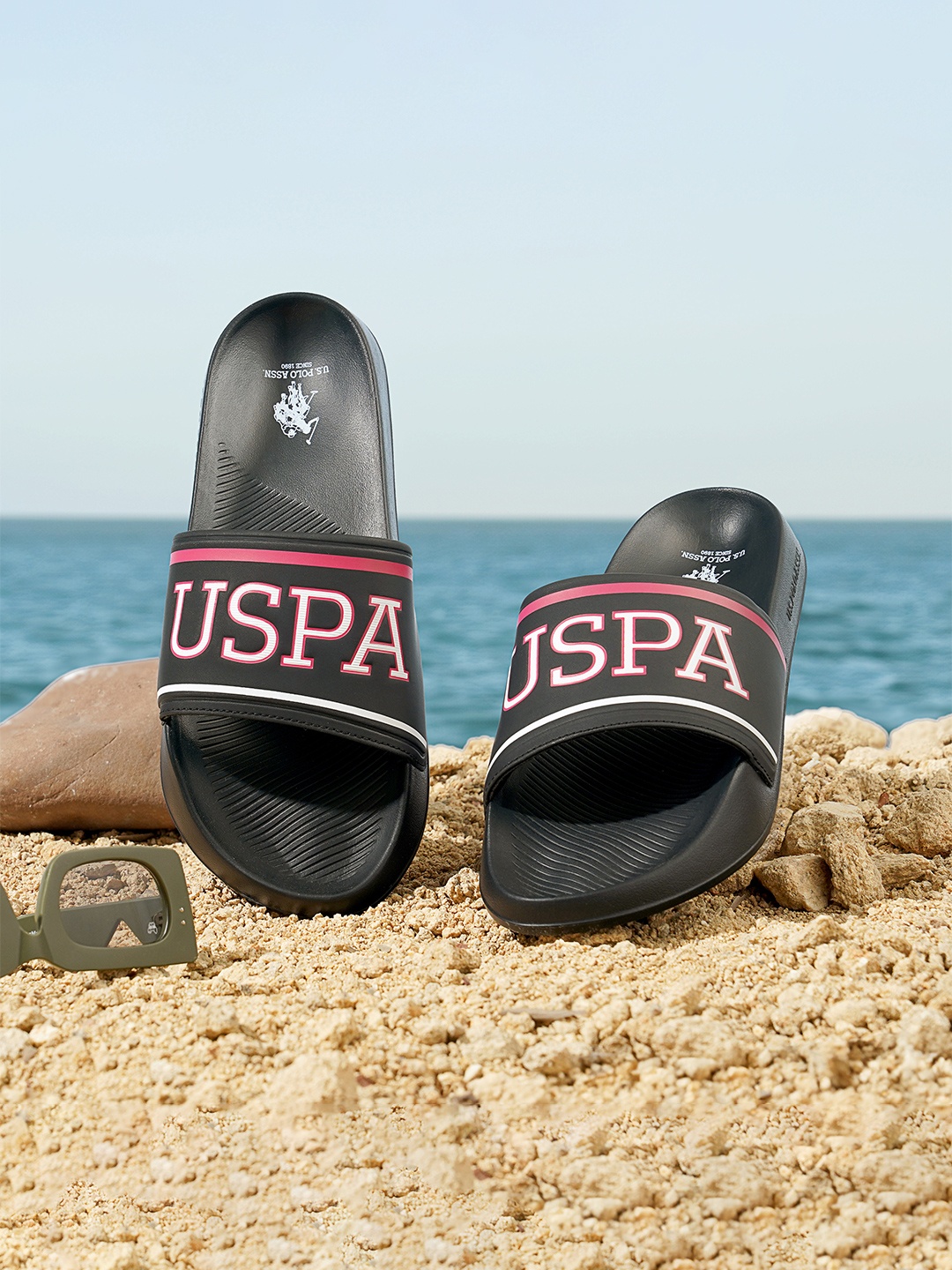 

U.S. Polo Assn. Men Printed Sliders, Black