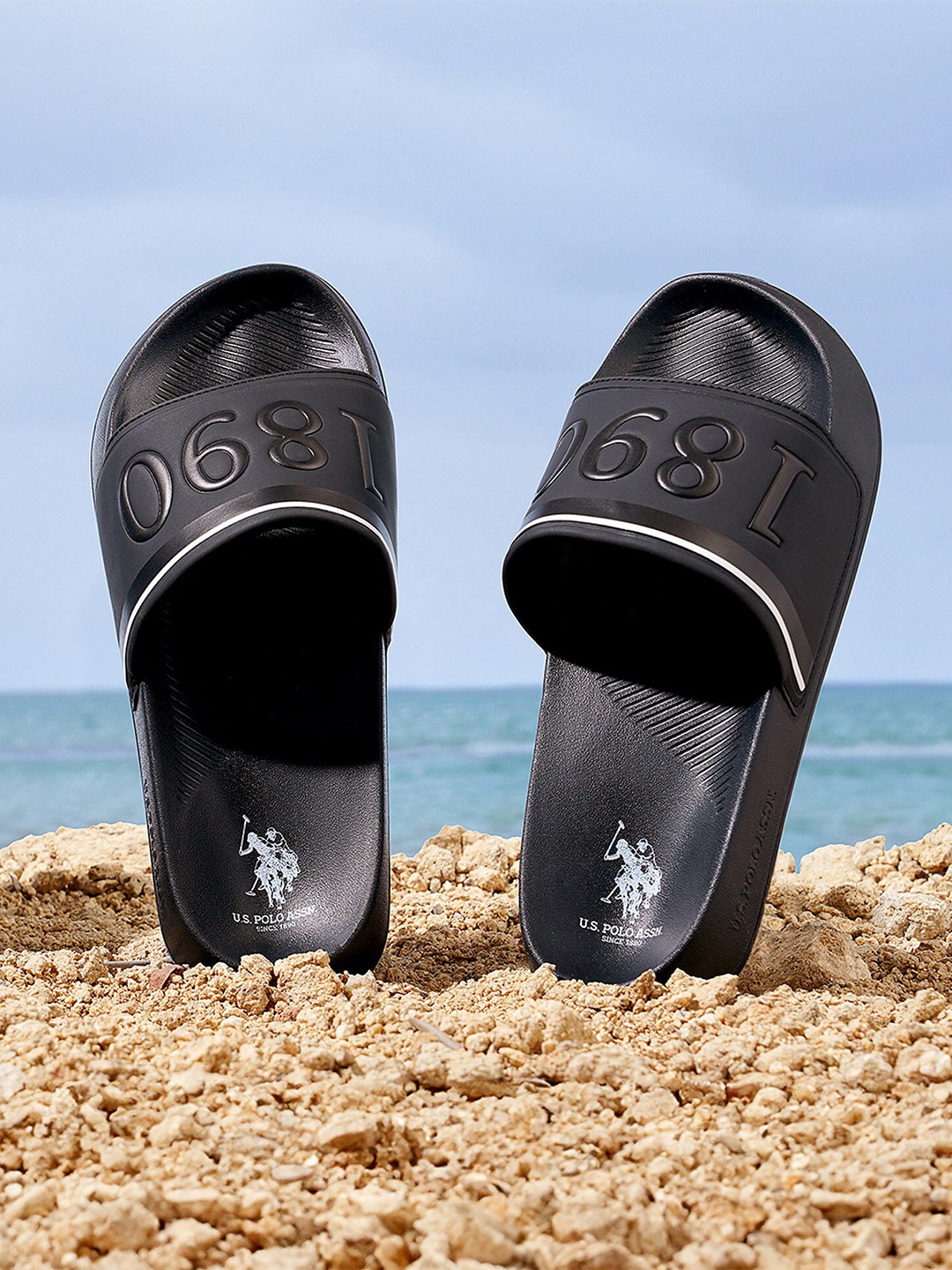 

U.S. Polo Assn. Men Textured Sliders, Black