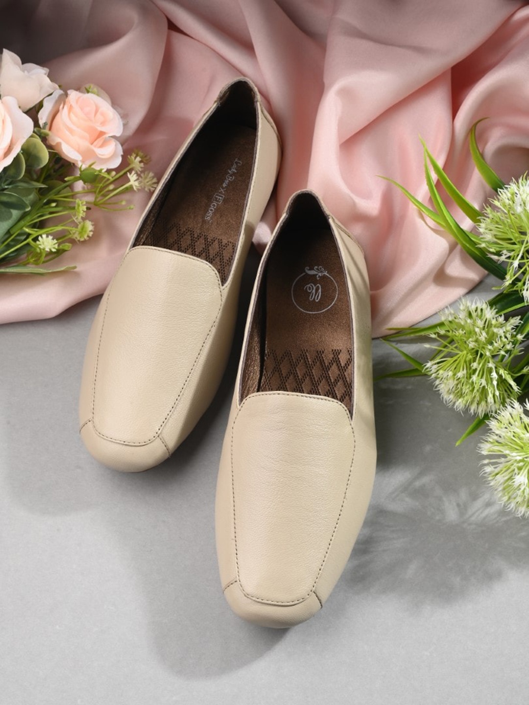 

Egoss Women Textured Lightweight Leather Loafers, Beige