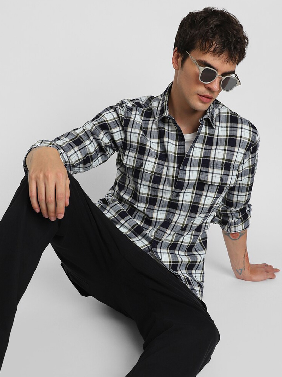 

FOREVER 21 Regular Fit Long Sleeves Spread Collar Cotton Opaque Checked Casual Shirt, Black