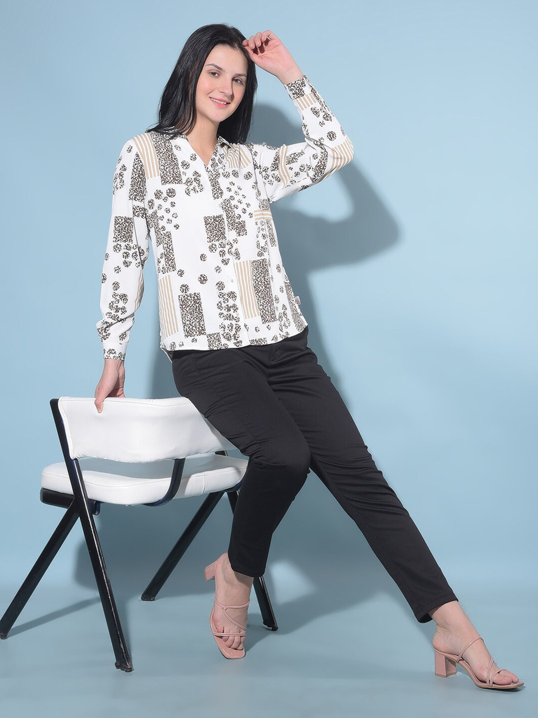 

Crimsoune Club Classic Slim Fit Long Sleeves Spread Collar Opaque Printed Casual Shirt, White