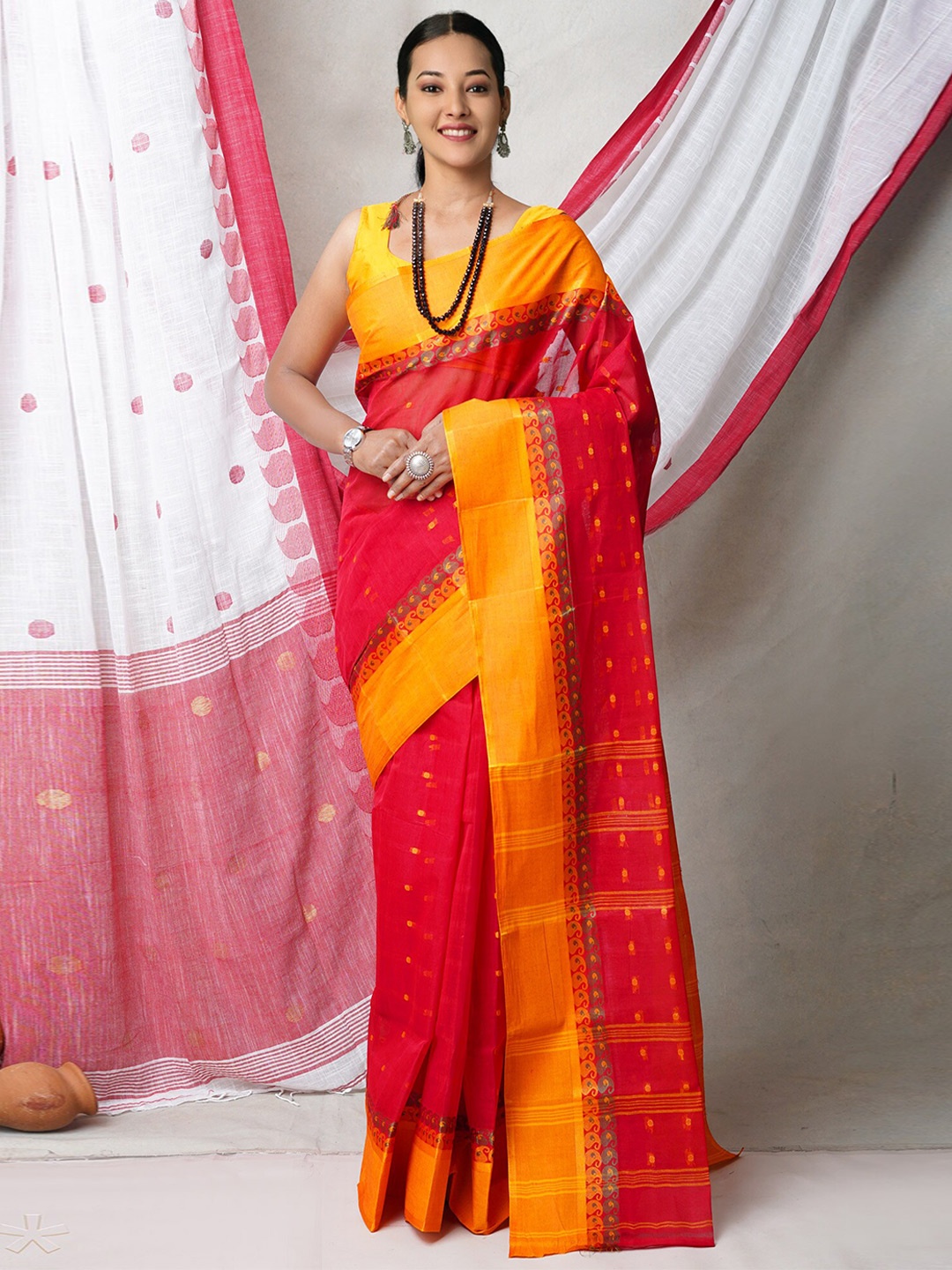 

Unnati Silks Ethnic Motifs Woven Design Pure Cotton Jamdani Saree, Red