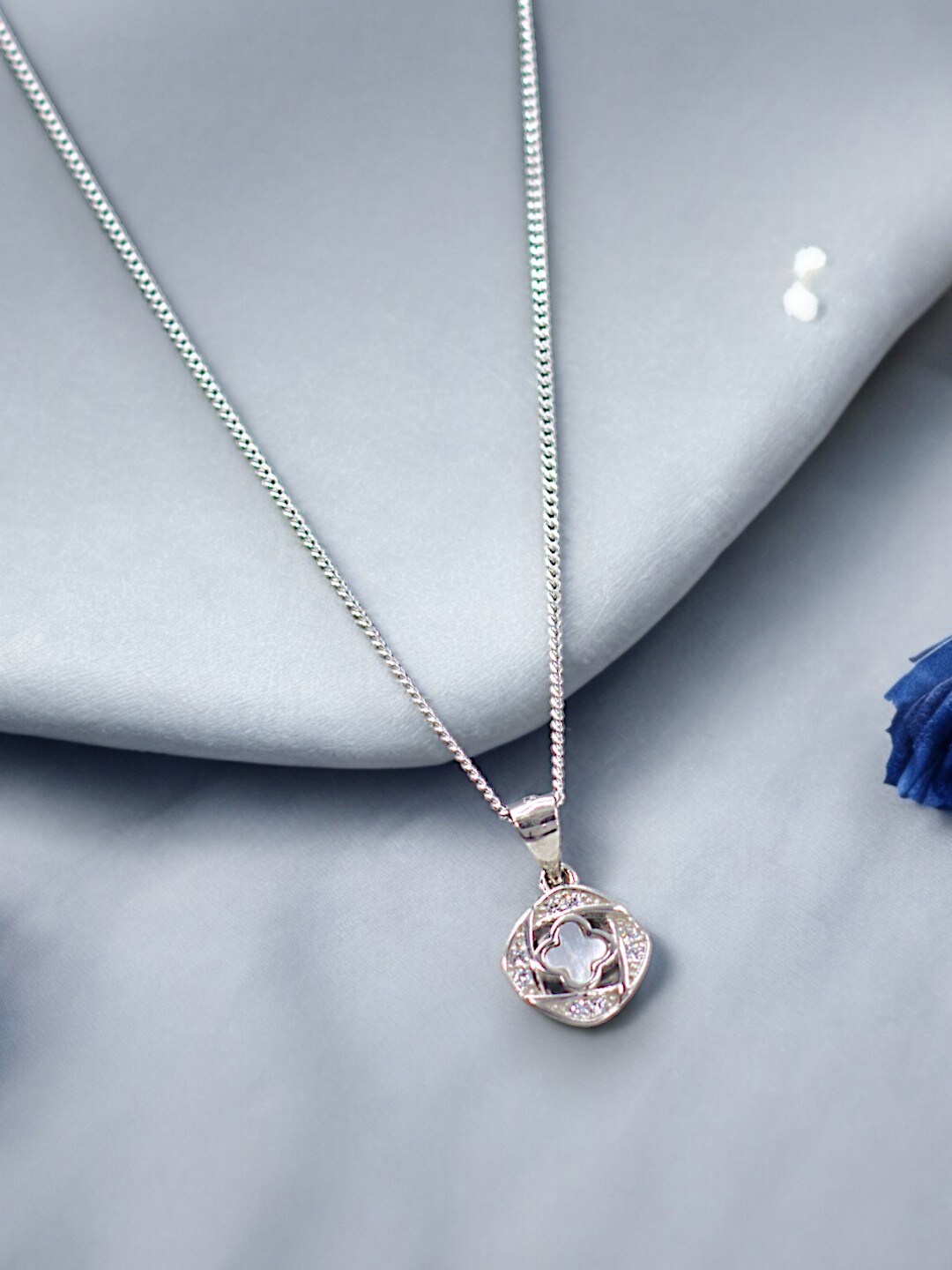 

Taraash 925 Sterling Silver Cubic Zirconia Studded Clover Pendant With Chain