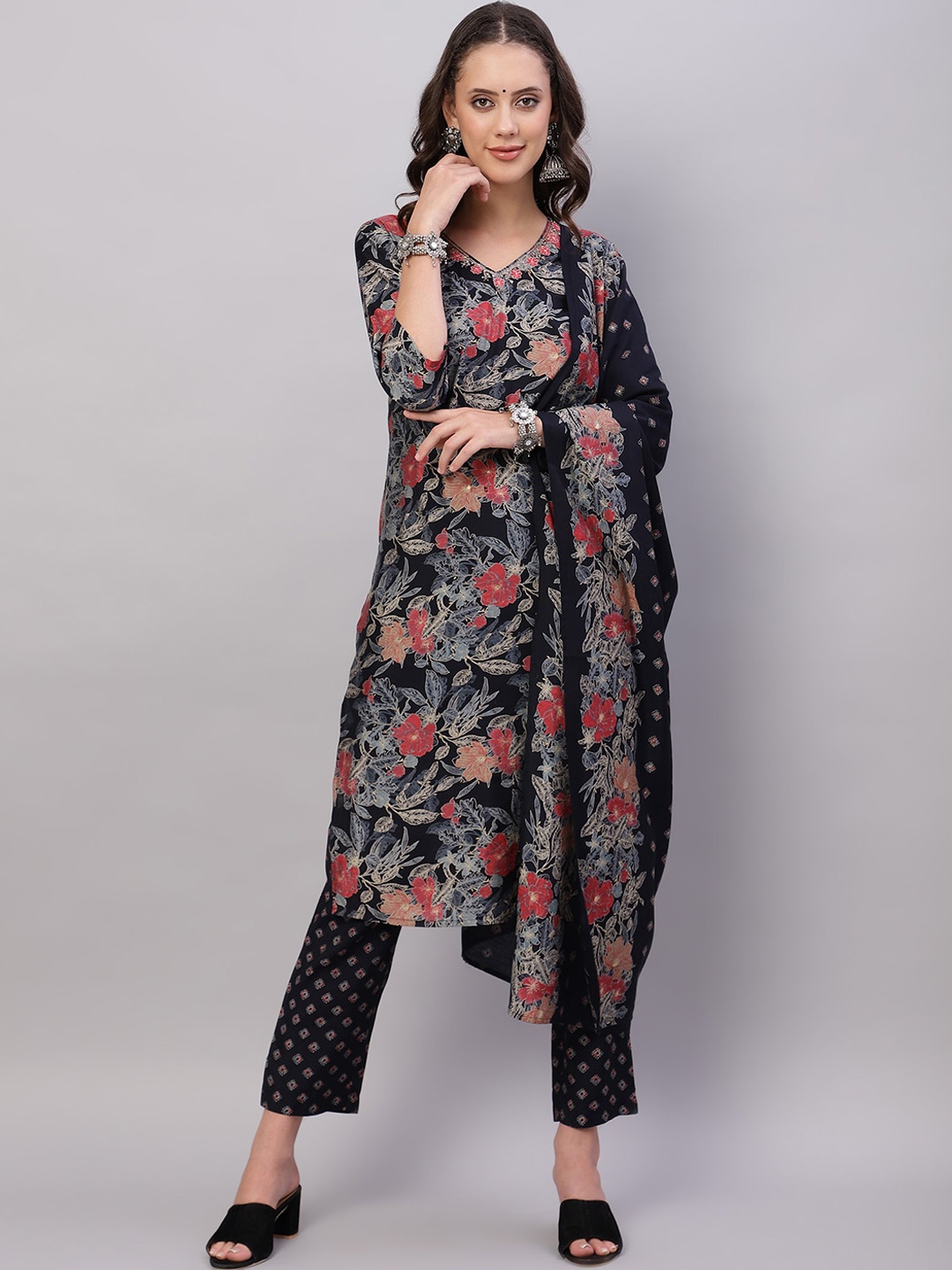 

FLAMBOYANT Floral Printed Sequinned Chanderi Silk Straight Kurta & Trouser With Dupatta, Black