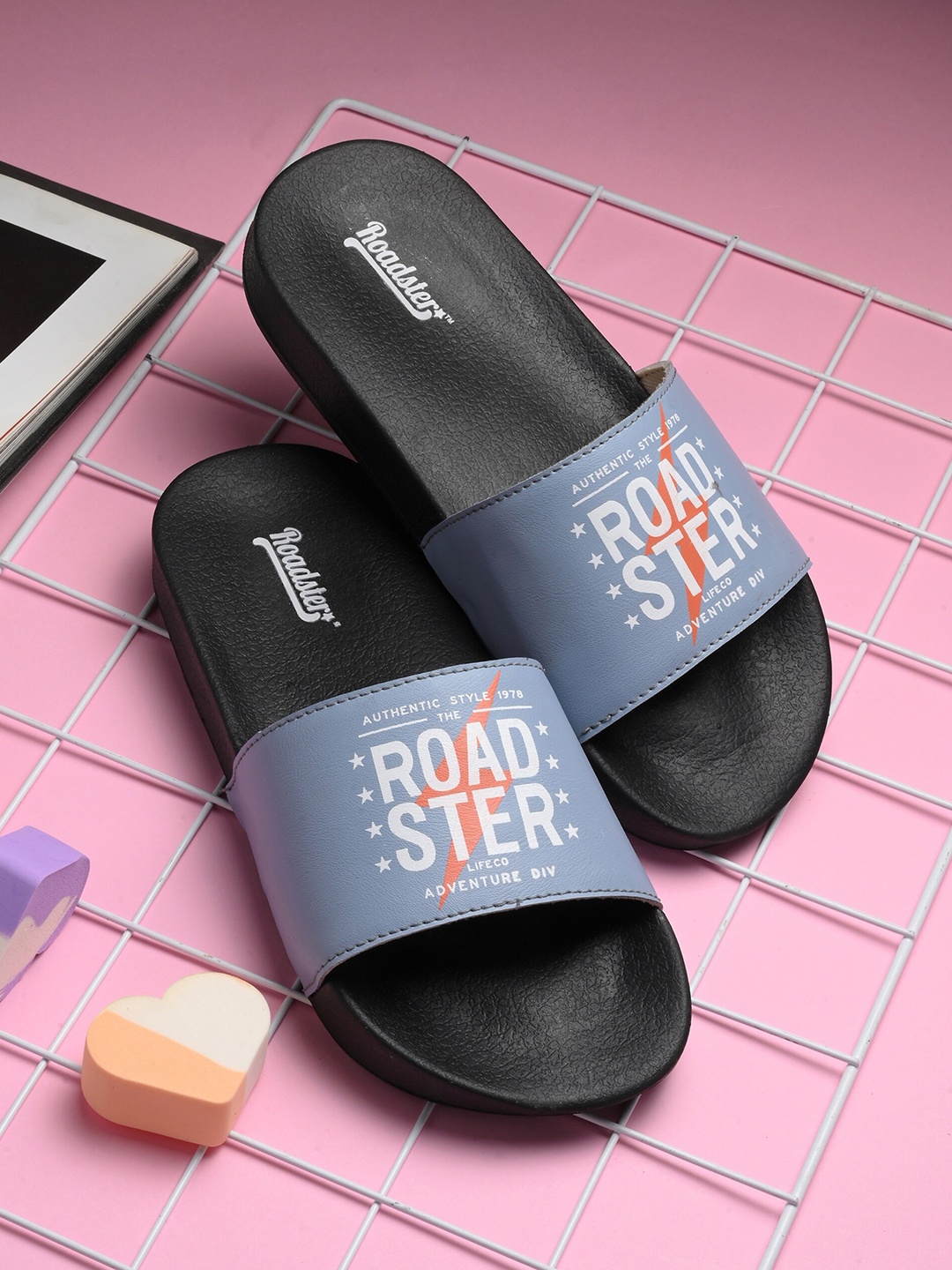 

The Roadster Lifestyle Co. Blue Printed Open Toe Sliders
