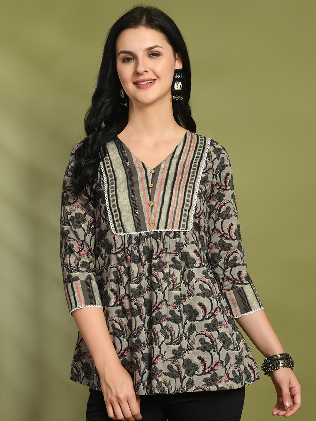 

FERANOID Floral Printed V-Neck Pleated Sequinned Pure Cotton Kurti, Green