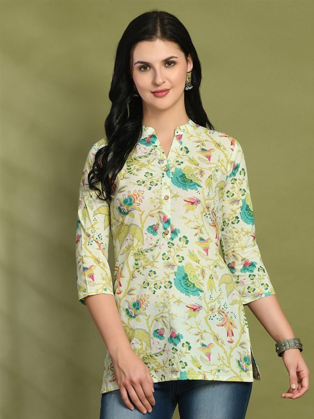 

FERANOID Floral Printed Mandarin Collar Three-Quarter Sleeves Pure Cotton Short Kurti, Yellow