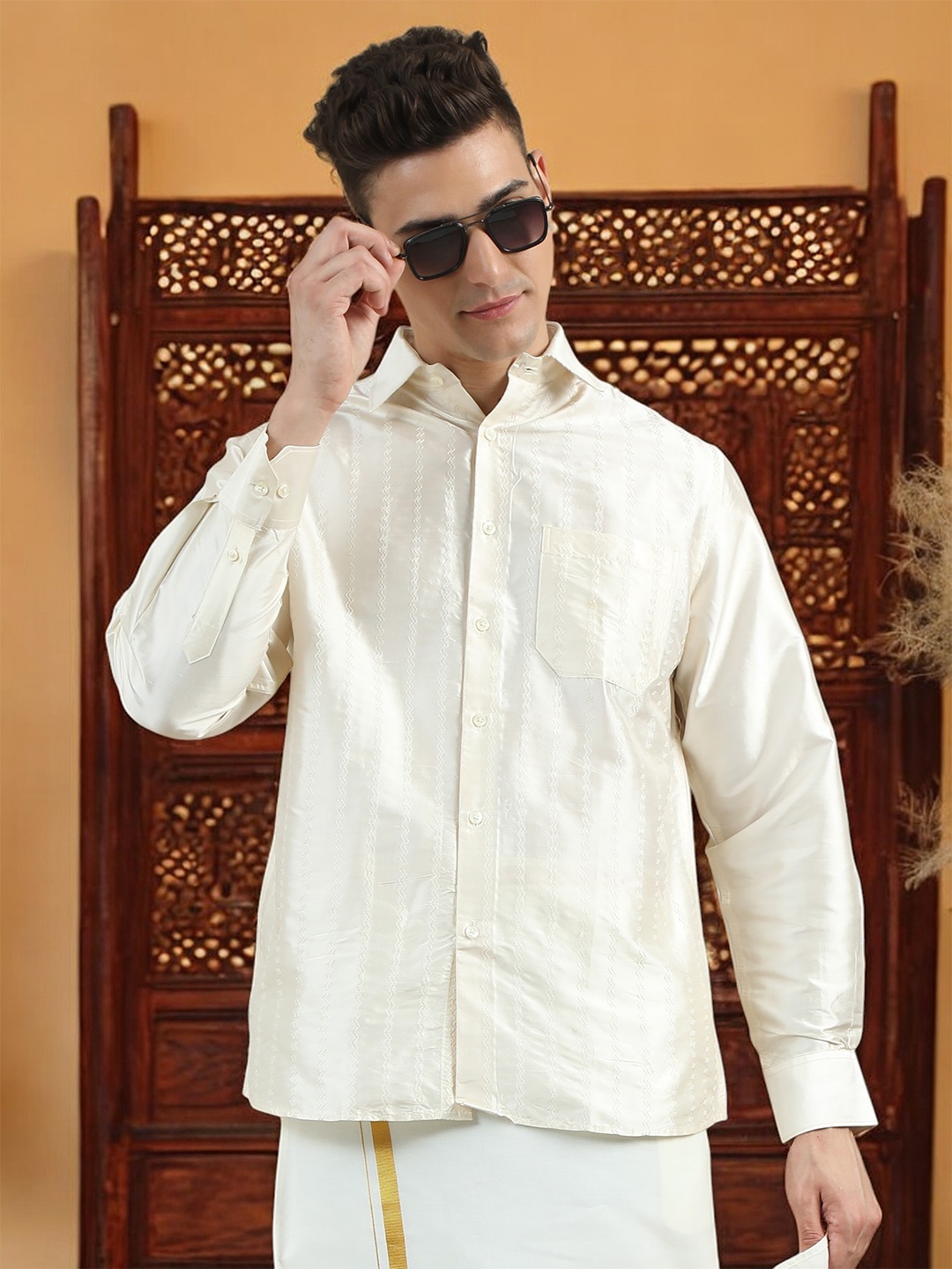 

TATTVA Classic Spread Collar Long Sleeves Casual Shirt, White