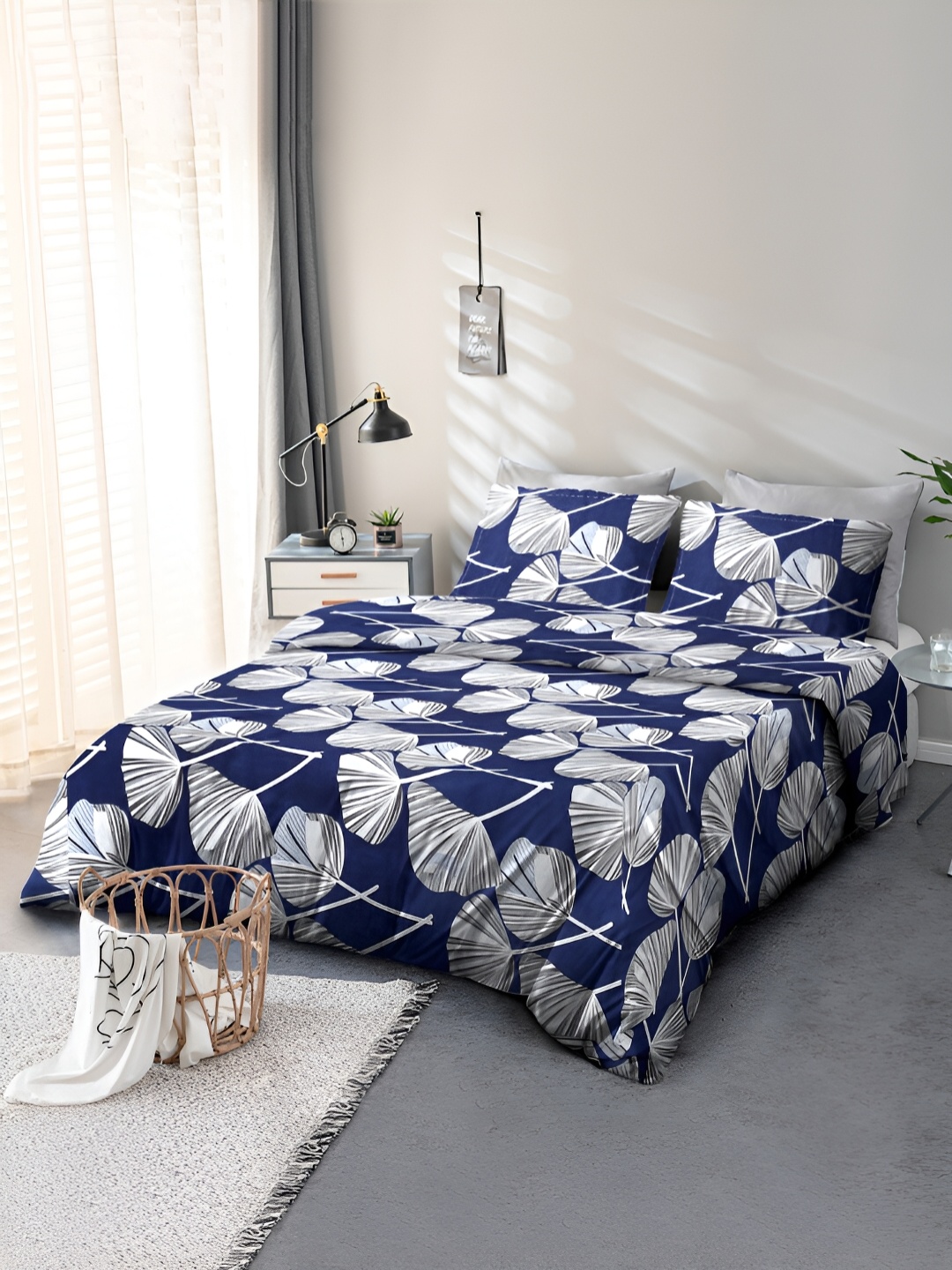 

Cortina Navy Blue & White Floral 110 TC Double Queen Bedsheet with 2 Pillow Covers
