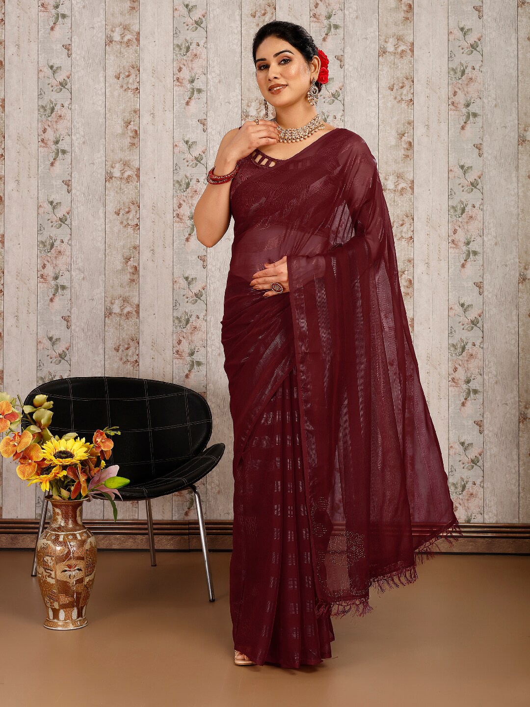 

Indian Women Embellished Pure Chiffon Saree, Maroon