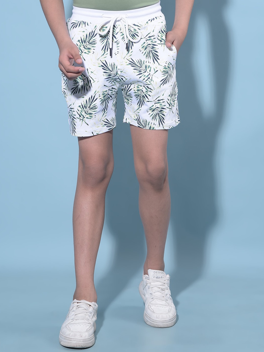 

Crimsoune Club Boys Tropical Printed Slim Fit Regular Shorts, White