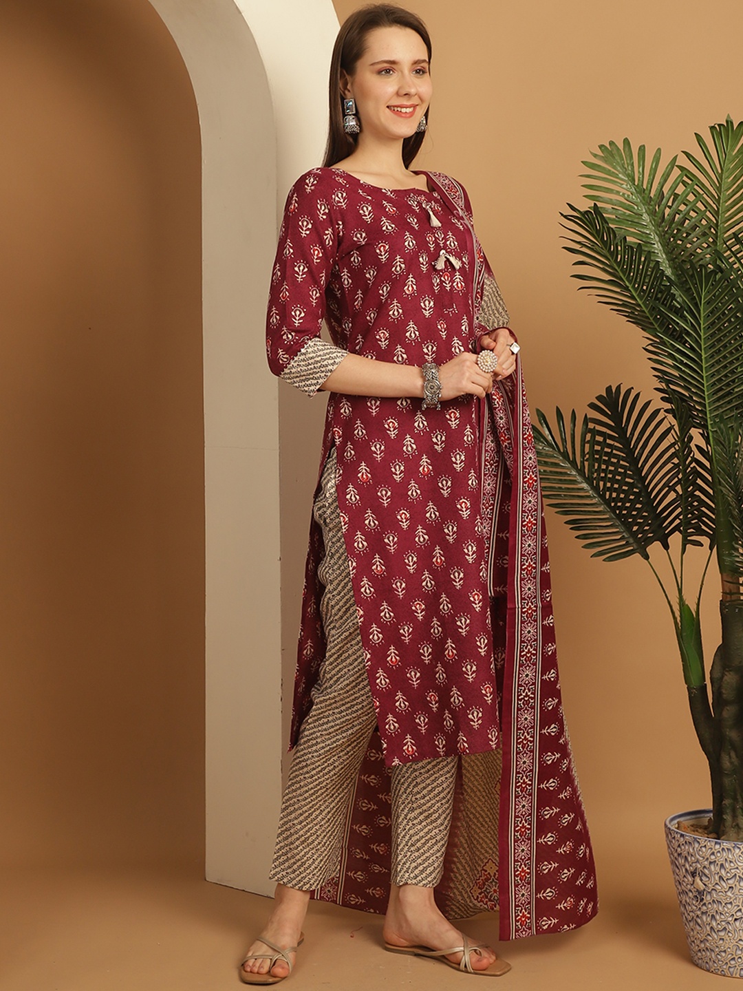 

Roly Poly Floral Printed Regular Straight Kurta With Trouser & Dupatta, Maroon