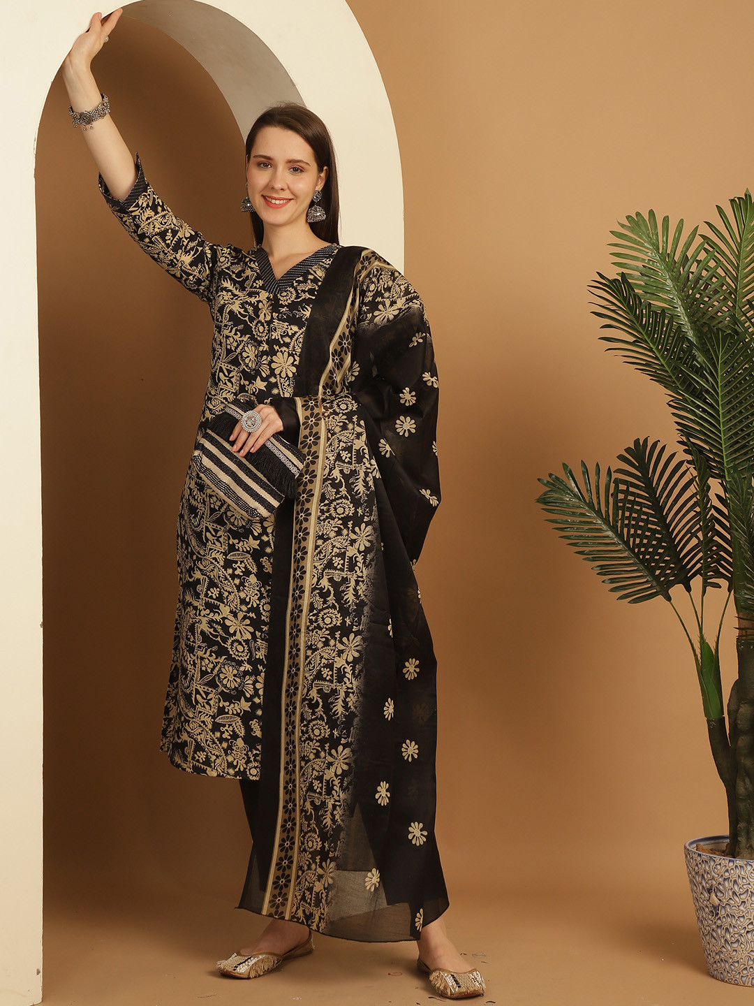 

Roly Poly Floral Printed Regular Straight Kurta With Trousers & Dupatta, Black